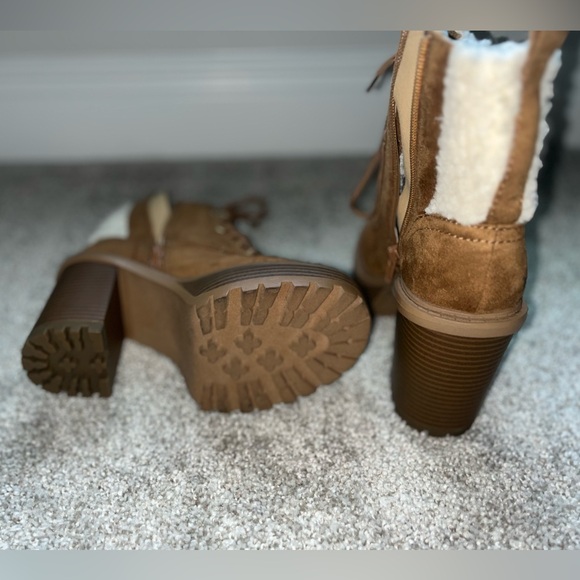 Boots with Fur - Picture 3 of 5